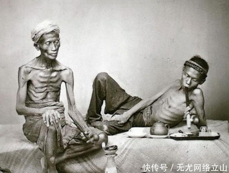 中国人吸食鸦片图片