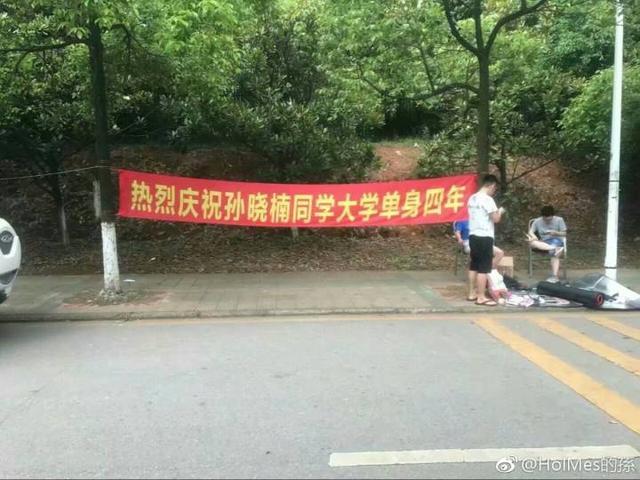 宿舍搞笑趣事合集：跟你说有女生要来，让你把衣服穿上也不穿