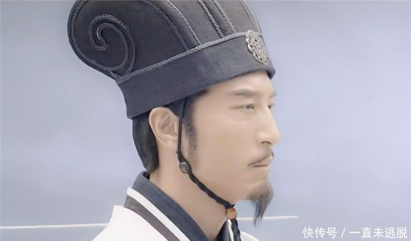 诸葛亮死后千年,后人去诸葛亮墓碑探究竟,却被碑文上的字吓到了(2)