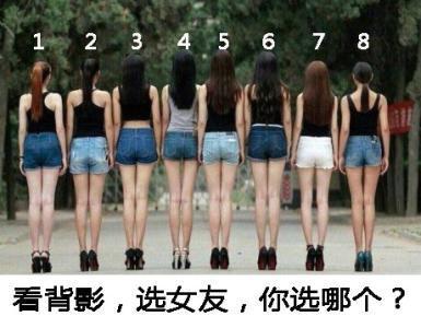 搞笑gif图：妹子，下次穿衣服之前先检查检查，这样出来多尴尬！