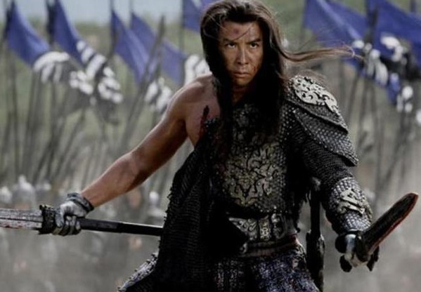 我们在看影视剧时,经常会看到某位武将身陷重围,却又神勇无比,大杀