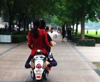 搞笑图：二货室友又没吃药