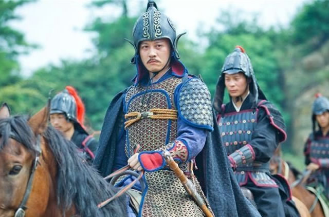 他趁机整顿军务,将军中那些临阵脱逃者绳之以法,同时又广募天下壮士"