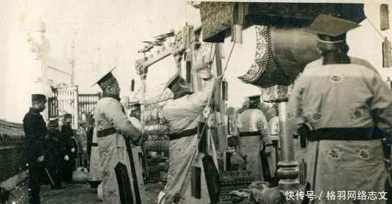 第二位坐龙椅的人,却是一名外国人,他的名字叫做瓦德西,相信很多人对