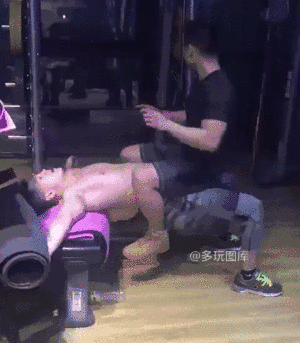 健身房这尺度.gif