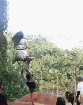 搞笑GIF图集精选：大妈对年轻人的玩法表示很不理解