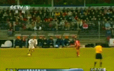 GIF:用足球写诗!小罗的那些经典绝技,这么玩弄对手好吗?