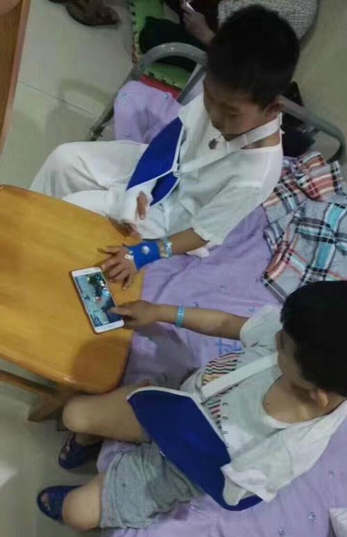 搞笑：亲爹亲妈还真干不出这事