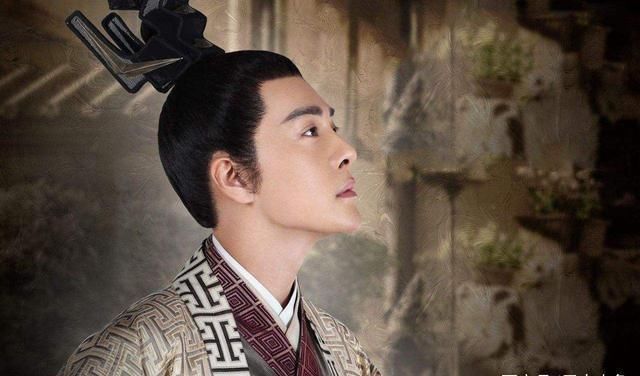 此人全家被灭在监狱出生后装疯卖傻20年一夜间从乞丐当上皇帝