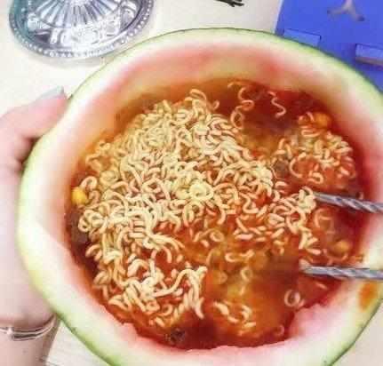 开心一刻笑话：那年在东北上班，早餐店的老板得罪了我一同事