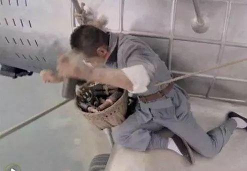 姿势工作者：（每日一笑）放开那只狗冲着我来