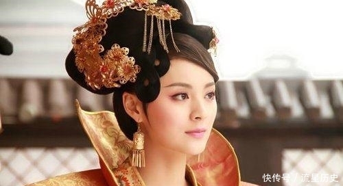 她本是宫中侍女, 却让国家灭亡, 皇帝被活捉后, 还要求和她在一起