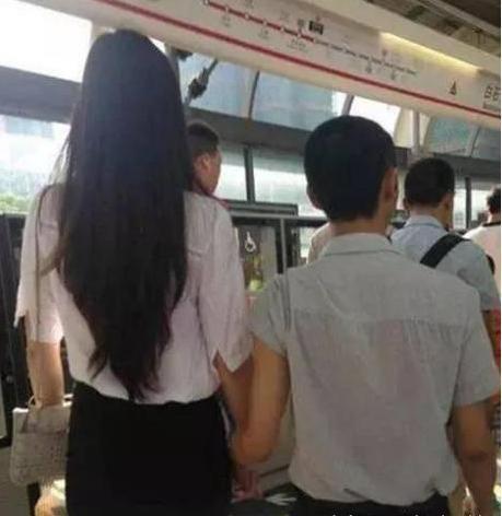 搞笑集锦：大多数喜欢带领结的妹子们，脖子一定短不了呀！
