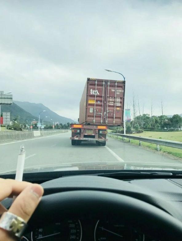 搞笑囧图内涵段子:终于懂了法拉利这设计的初衷了