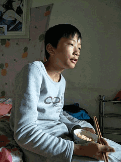 搞笑GIF图:设计师此时的内心是崩溃的!