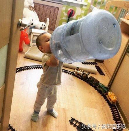 笑话段子搞笑图片：这样的晚餐真的是不忍直视啊，谁敢吃？