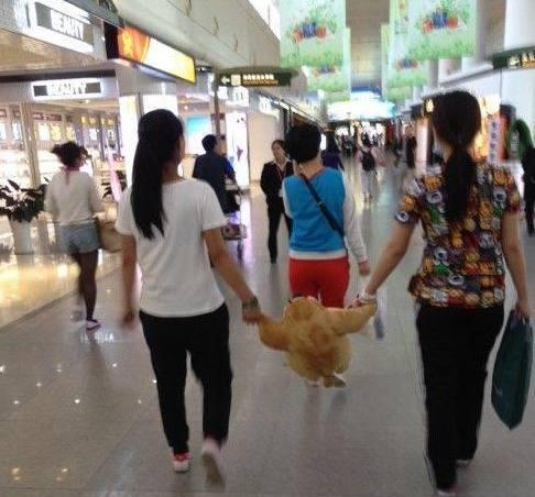 搞笑段子笑话幽默图片：你儿子现在在我手上！交钱吧！