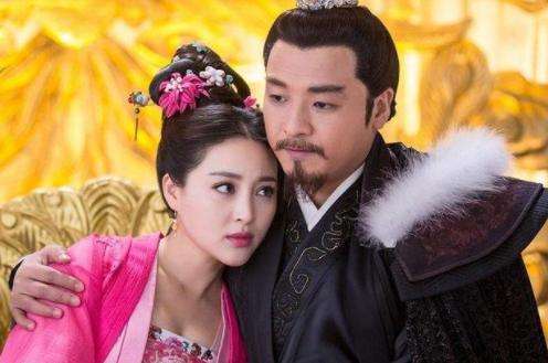 然而此时,国盛君轻,皇帝才仅仅十一岁而已,于是,刘娥和宋仁宗赵祯一起