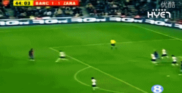 GIF:用足球写诗!小罗的那些经典绝技,这么玩弄对手好吗?