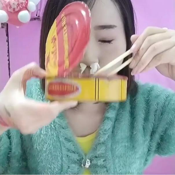 快手上最火爆的吃辣椒，妹子等你上厕所的时候有你好受的！