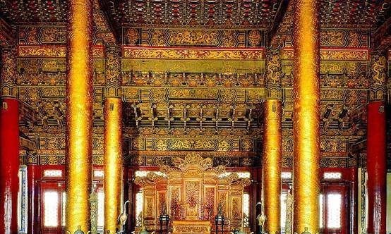 朱元璋不听刘伯温,非在此地建皇宫,结果在金殿上一坐,立刻后悔