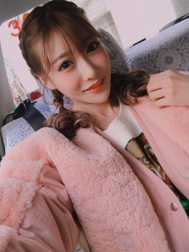 爆笑gif图：是谁在镜子上面砍了一刀