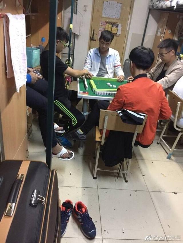 宿舍搞笑趣事合集：跟你说有女生要来，让你把衣服穿上也不穿