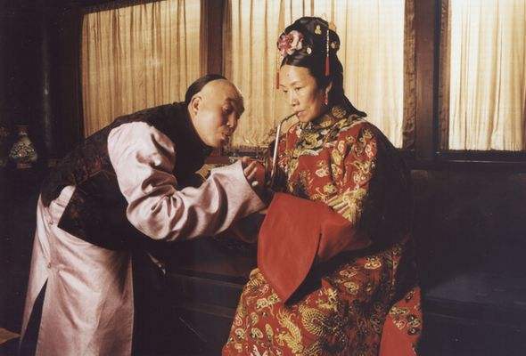 慈禧为何宠信太监李莲英几十年,究竟他有什么绝活而得以荣宠不衰