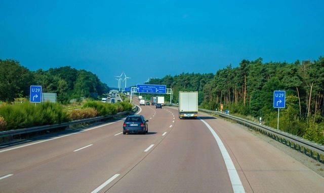 开车技术怎么样,一上高速全显现,七大行车习惯,你有几个呢?