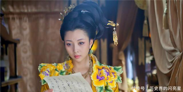 大符皇后也是倾国倾城,在陪柴荣御驾亲征的过程中患病死亡.