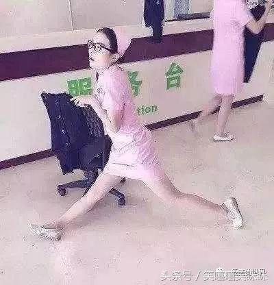 搞笑段子搞笑图片：龟儿子，你敢背着我给我换媳妇！