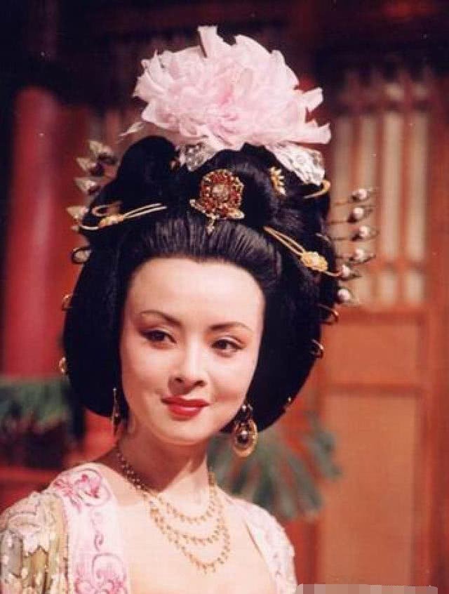 后来,由于赵丽妃失宠,武惠妃得宠,李瑛的皇太子地位岌岌可危.