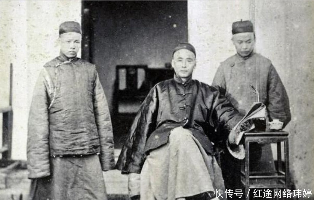 晚清老照片一主二仆的帅气绅士面带忧伤的美丽新娘