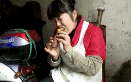 幽默gif：嫂子生了龙凤胎，大家都在群里说恭喜，结果我手滑发了句...