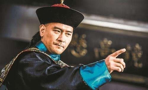 而且关键是郑敦谨在回朝廷的途中,称病辞职;而伊勒通阿和颜士璋回去