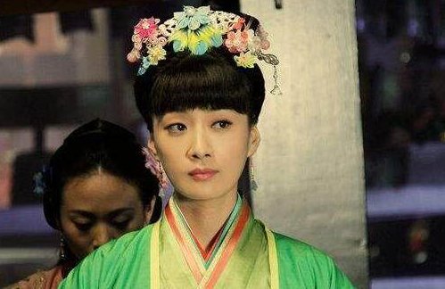 《芈月传》中芈茵自小在楚威后淫威下长大,看惯