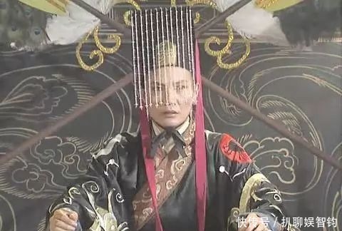 黄初三年(222)三月,曹叡又很快被立为平原王,后来曹丕下诏将其过继给