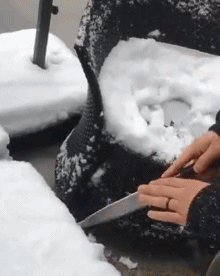 搞笑GIF：妹子，你这样是做什么呢？