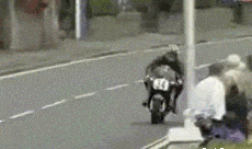 搞笑GIF动图段子:女子防狼术,这一招确实不错,适用于实战