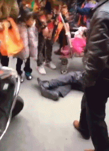 搞笑gif：最怕空气的突然安静，太窒息了！