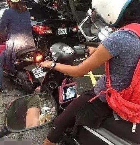 搞笑笑话：爸，我把车开过来了，明天你用吧