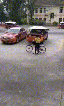 搞笑GIF：风不管有多大，媳妇今天娶定了