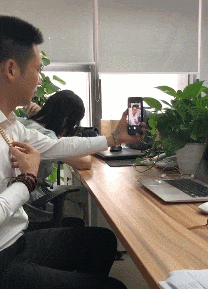 gif：今天要在相亲网站报名，晒一晒我的黄金大项链