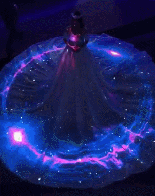 搞笑GIF：​这是一对母女，你能看出来谁是妈妈吗