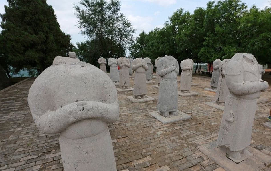 武则天墓前立61个无头人众多专家无法解释意外被两个农民揭秘