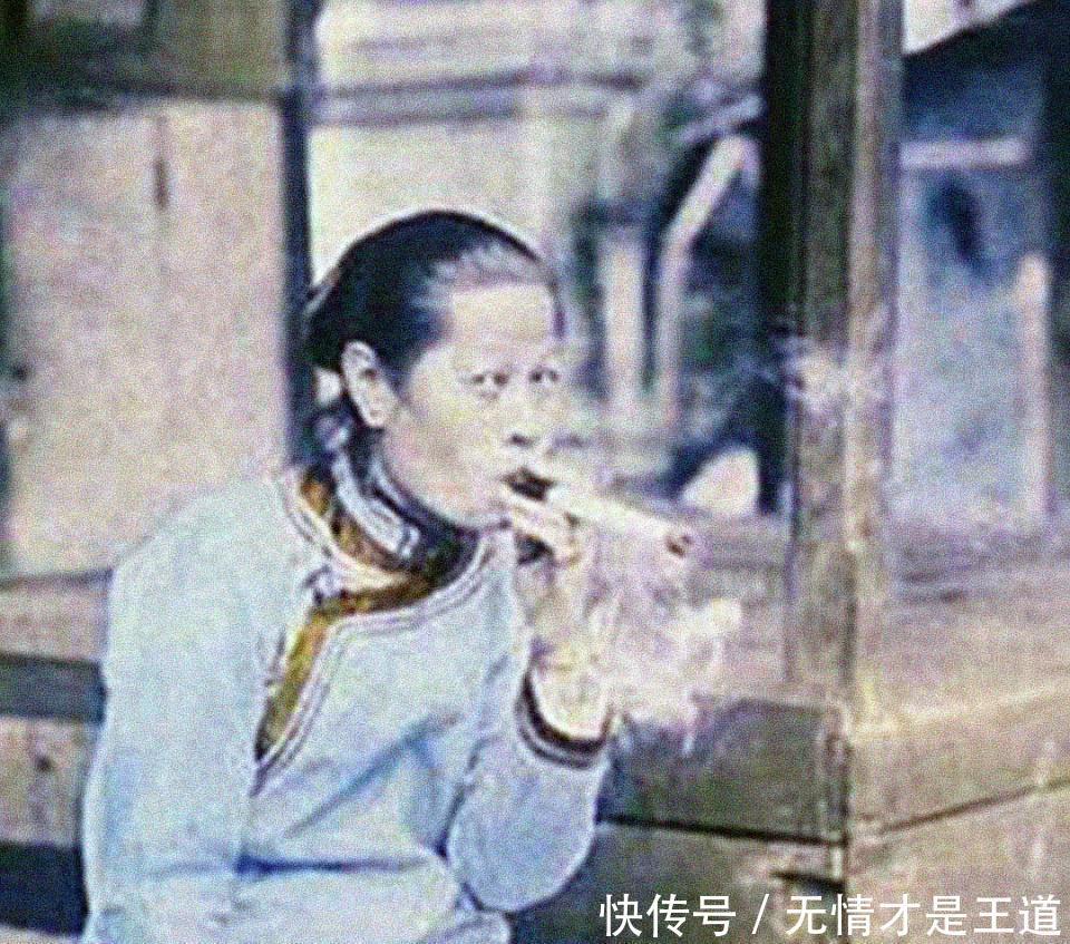 清朝女子吸鸦片图片图片