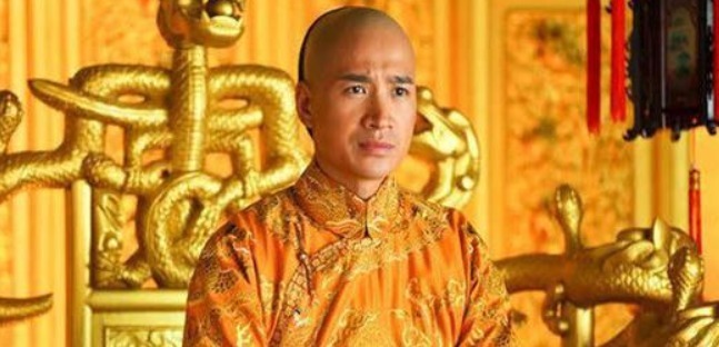 溥儁不读诗书,却从小酷爱听戏,小小年纪就是名闻四九城的老戏迷和老