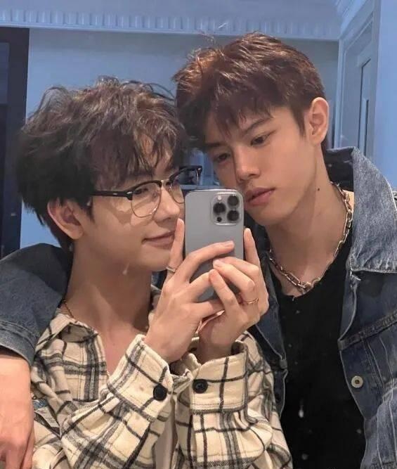 直播舌吻,当众谈论x生活,官宣恋情后的他们也太野了