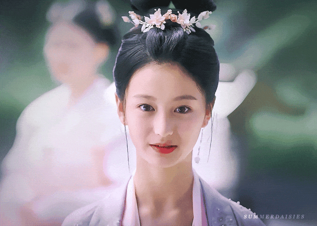 还记得让王一博化身"女儿奴"的那个女孩吗?她长大了