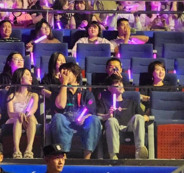 “桃花坞”聚会！宋丹丹孟子义等现身汪苏泷演唱会